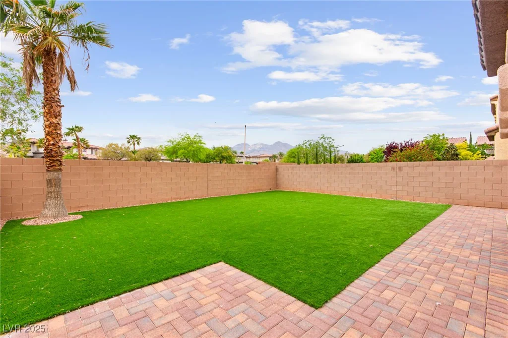 1887 Hollywell, Las Vegas, NV 89135