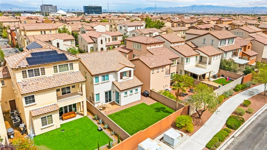 1887 Hollywell, Las Vegas, NV 89135