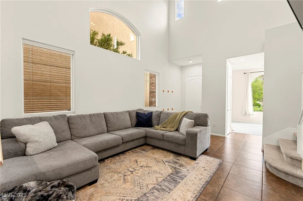 1887 Hollywell, Las Vegas, NV 89135