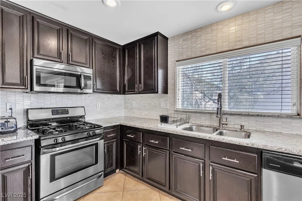 9541 Vast Valley, Las Vegas, NV 89148