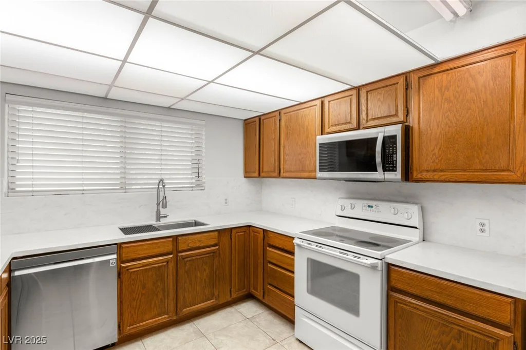 5085 Raven, Las Vegas, NV 89139