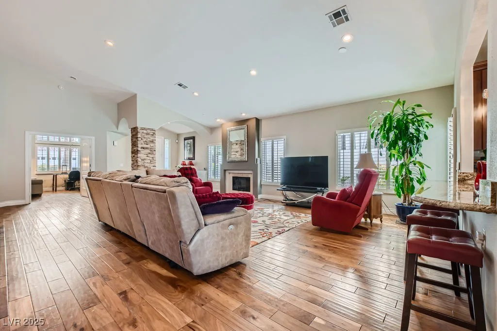 8124 Bay Harbor, Las Vegas, NV 89128