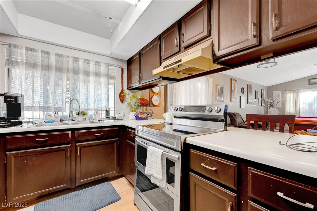 1060 Neil Armstrong, Las Vegas, NV 89145