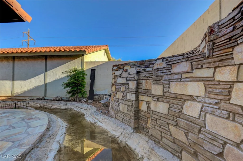 1060 Neil Armstrong, Las Vegas, NV 89145