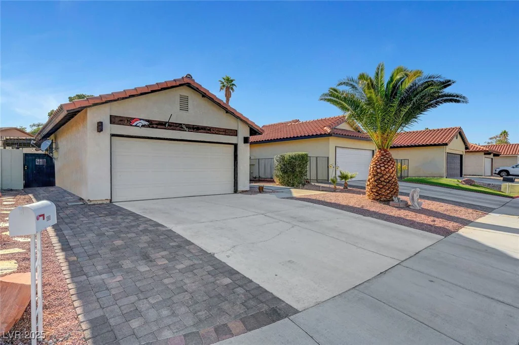 1060 Neil Armstrong, Las Vegas, NV 89145