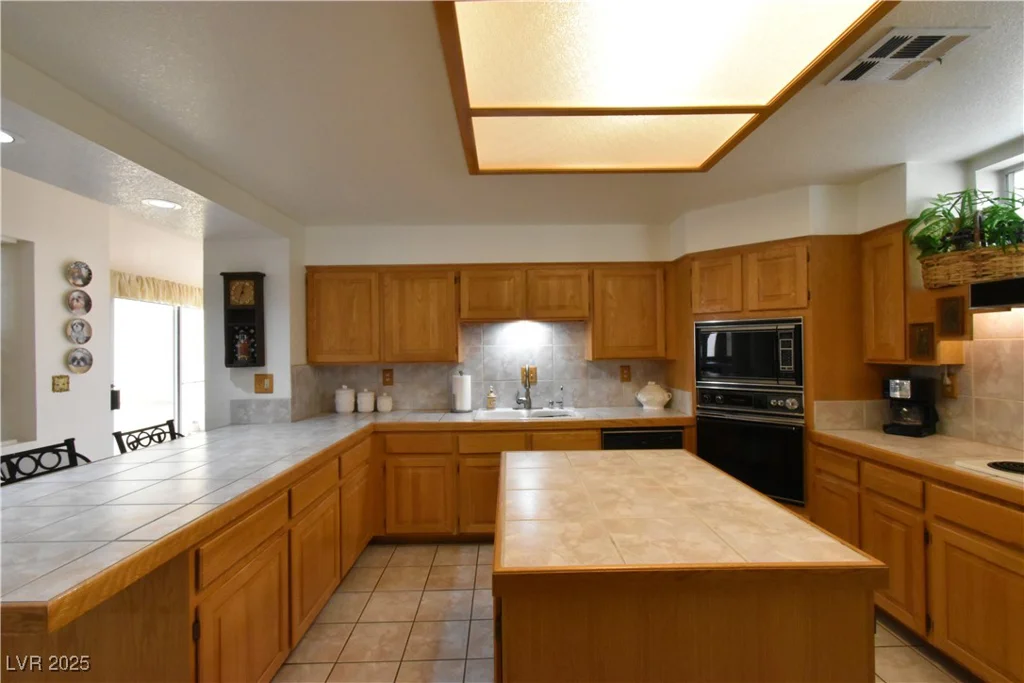 325 Wild Plum, Las Vegas, NV 89107