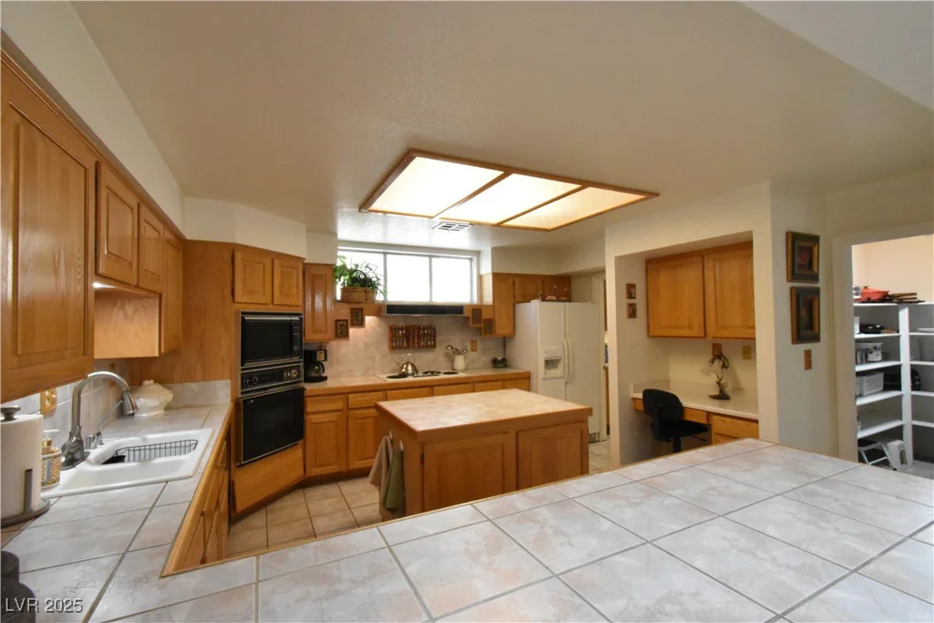 325 Wild Plum, Las Vegas, NV 89107