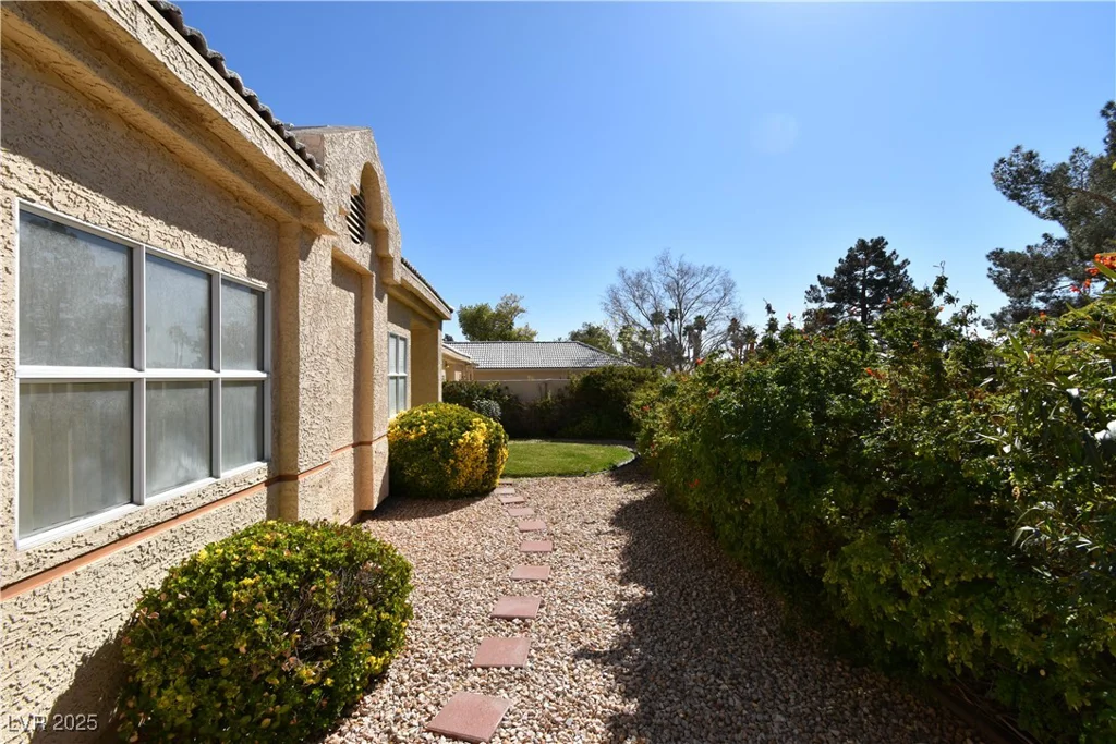 325 Wild Plum, Las Vegas, NV 89107