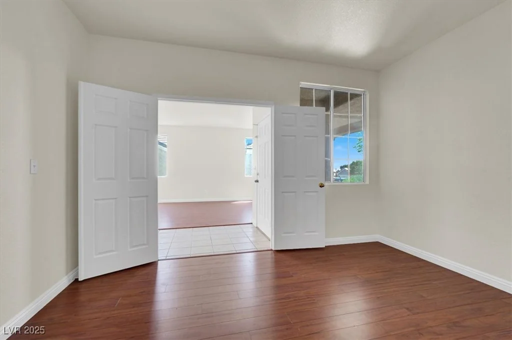 6032 Red Glitter, North Las Vegas, NV 89031
