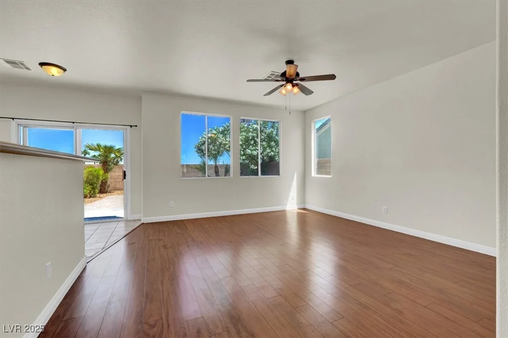 6032 Red Glitter, North Las Vegas, NV 89031