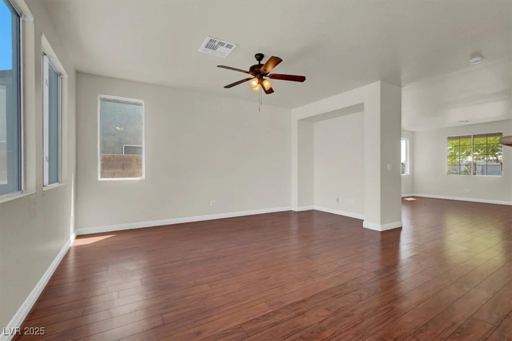 6032 Red Glitter, North Las Vegas, NV 89031