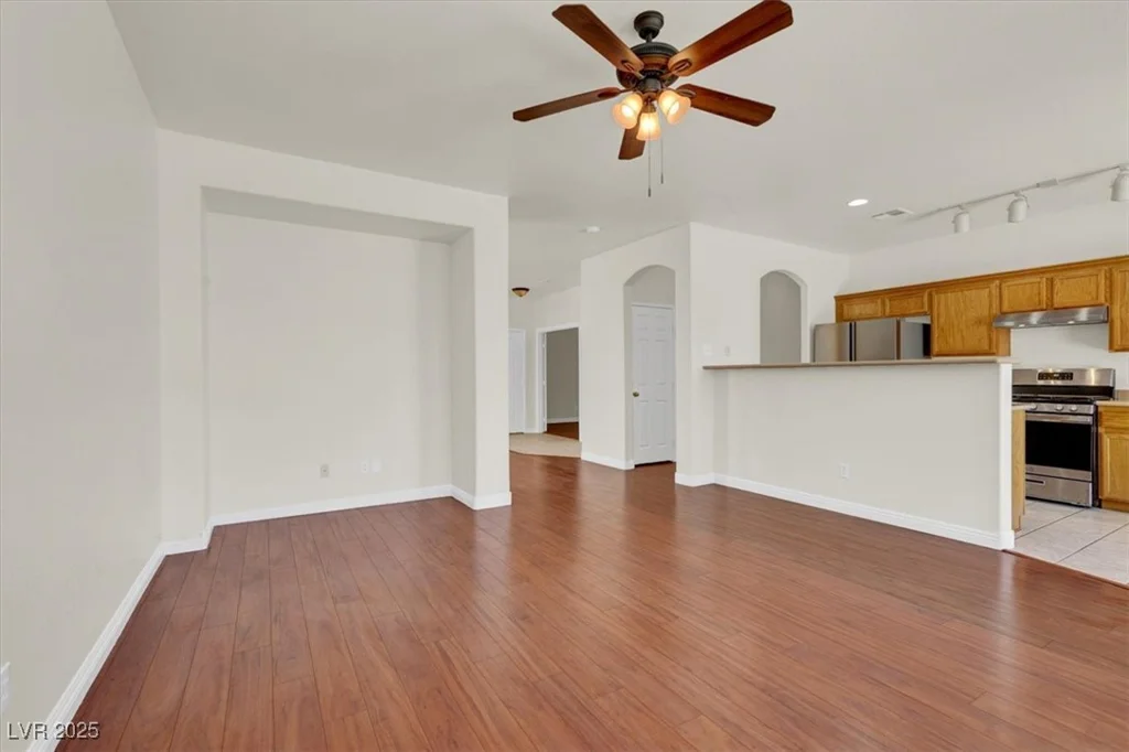 6032 Red Glitter, North Las Vegas, NV 89031