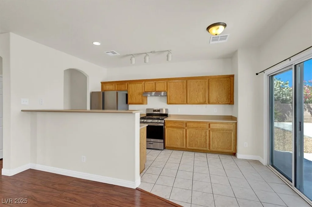 6032 Red Glitter, North Las Vegas, NV 89031