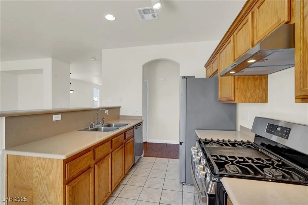 6032 Red Glitter, North Las Vegas, NV 89031