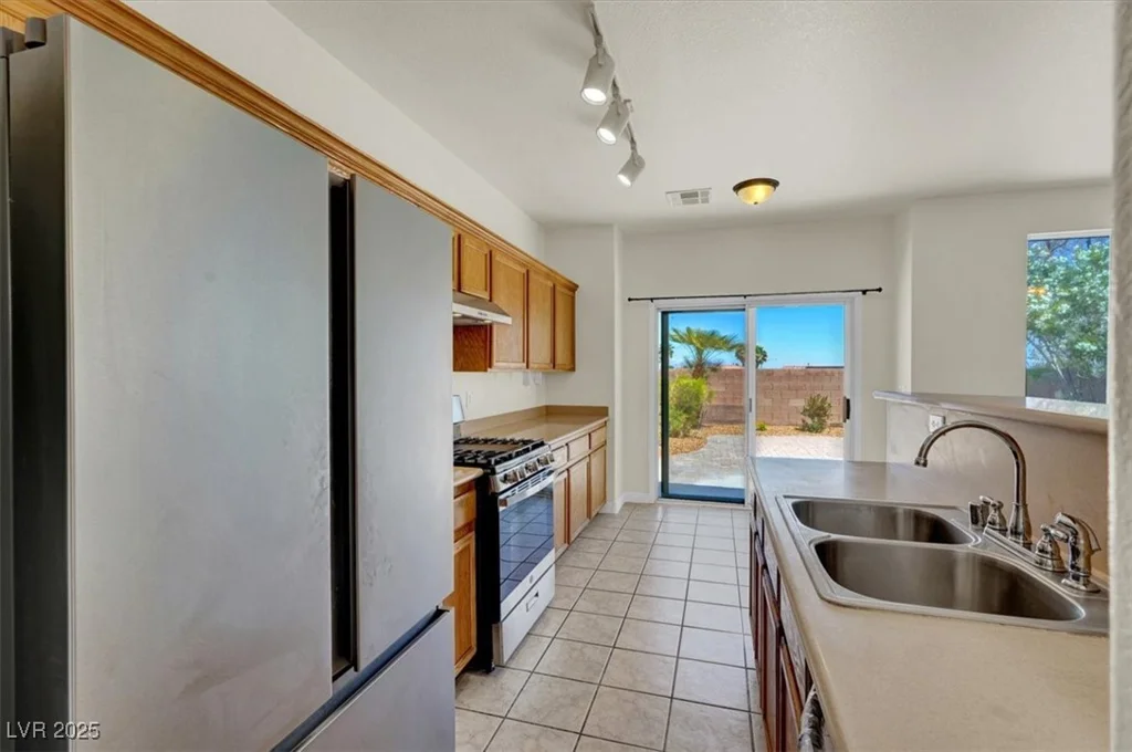 6032 Red Glitter, North Las Vegas, NV 89031