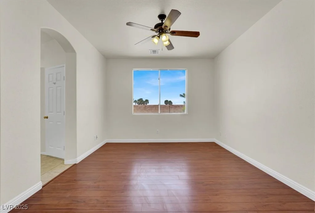 6032 Red Glitter, North Las Vegas, NV 89031