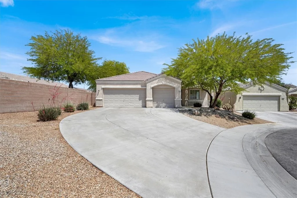 6032 Red Glitter, North Las Vegas, NV 89031