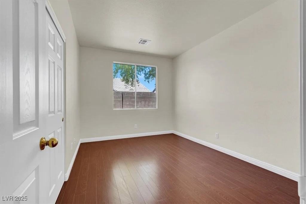 6032 Red Glitter, North Las Vegas, NV 89031