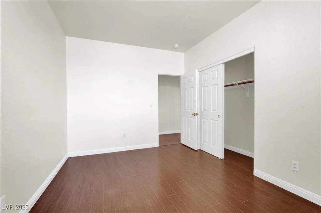 6032 Red Glitter, North Las Vegas, NV 89031