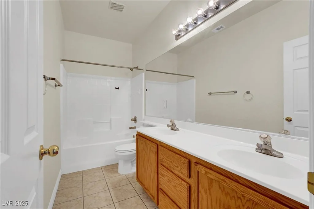 6032 Red Glitter, North Las Vegas, NV 89031