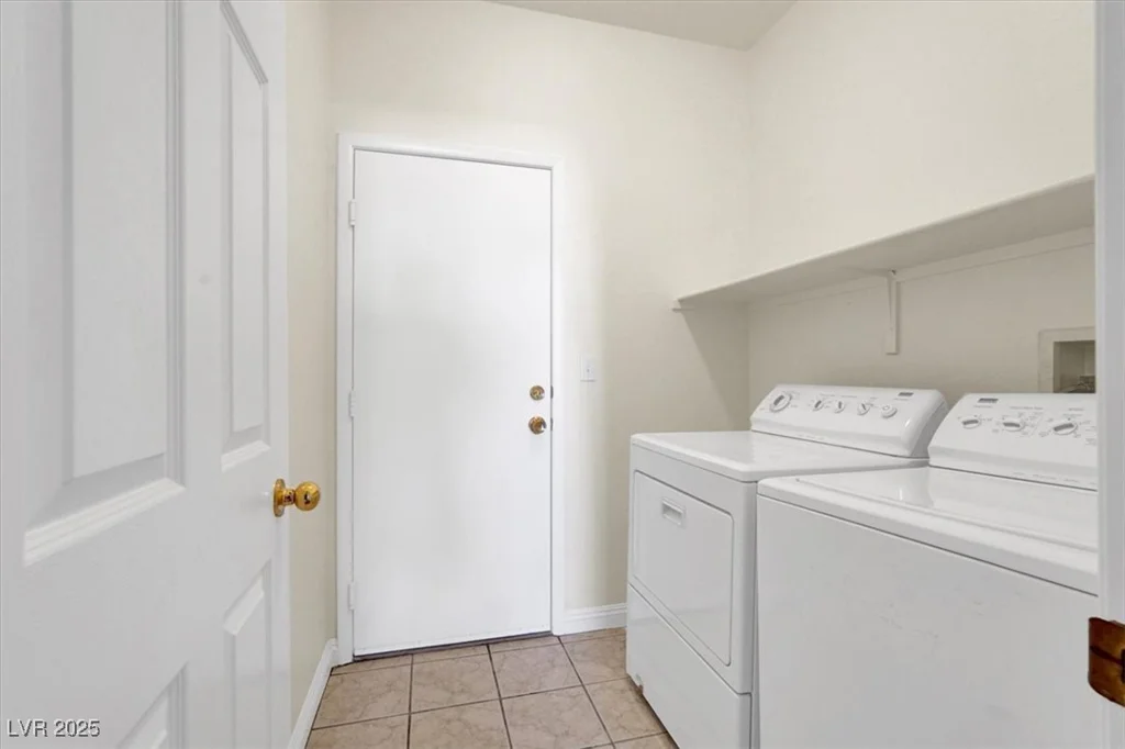 6032 Red Glitter, North Las Vegas, NV 89031