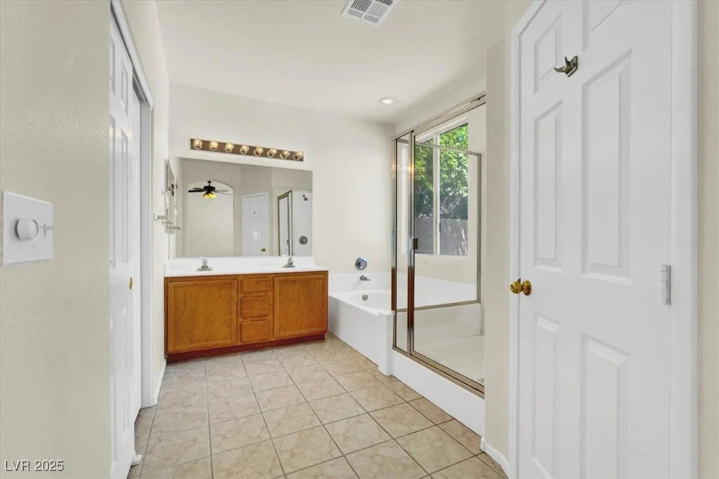 6032 Red Glitter, North Las Vegas, NV 89031