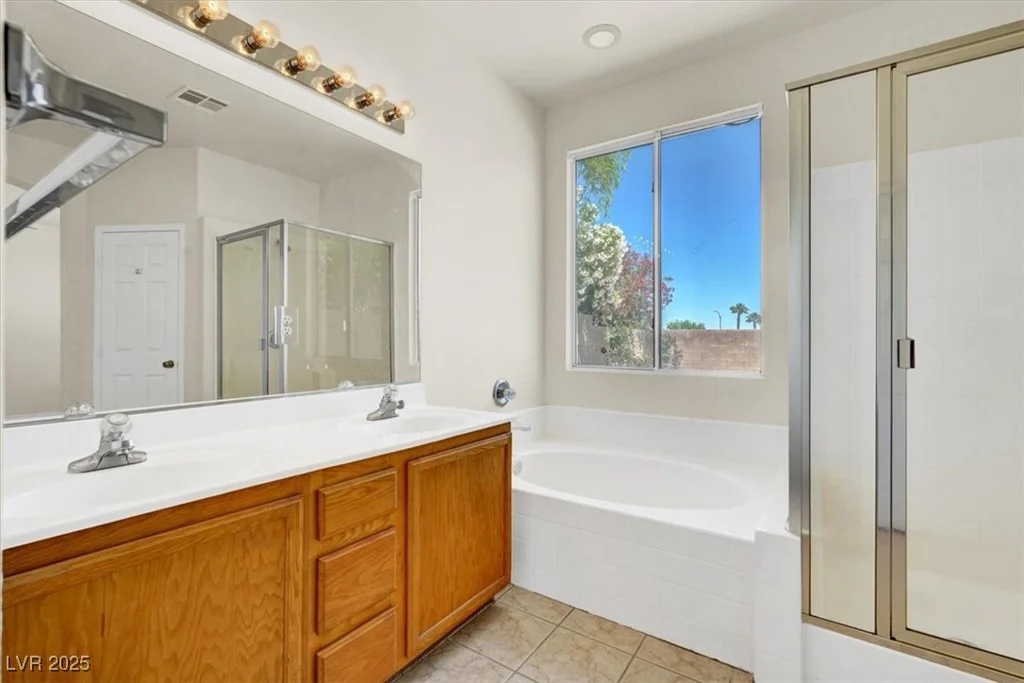 6032 Red Glitter, North Las Vegas, NV 89031