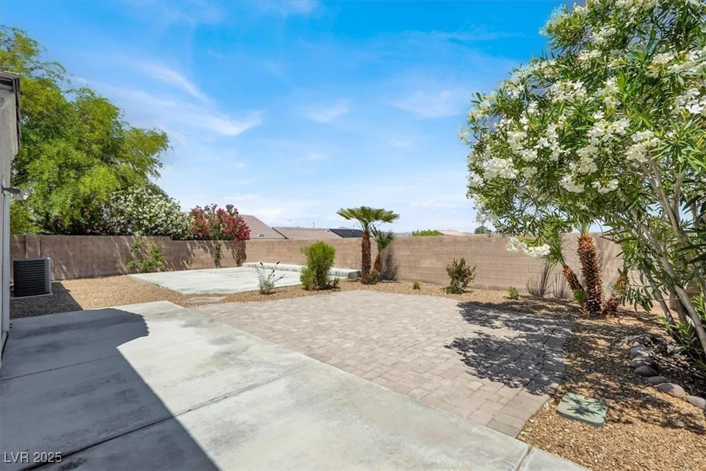 6032 Red Glitter, North Las Vegas, NV 89031