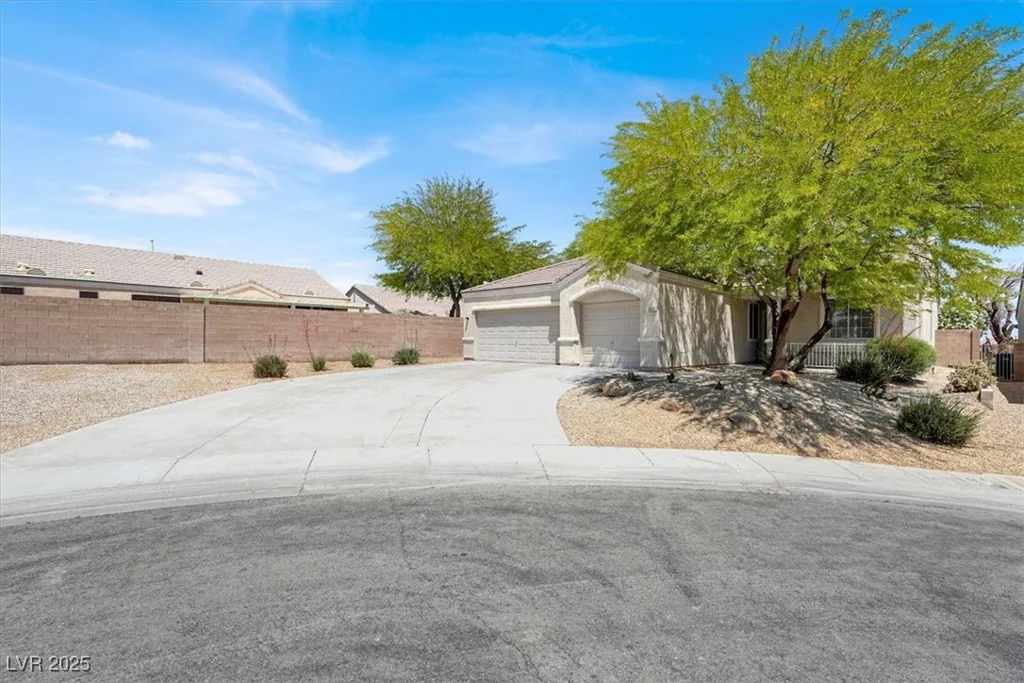 6032 Red Glitter, North Las Vegas, NV 89031