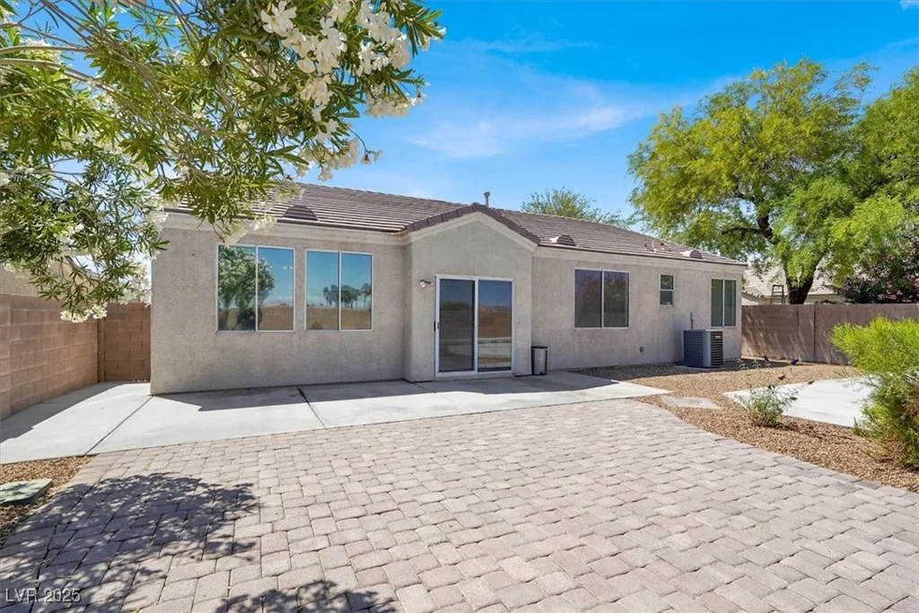 6032 Red Glitter, North Las Vegas, NV 89031