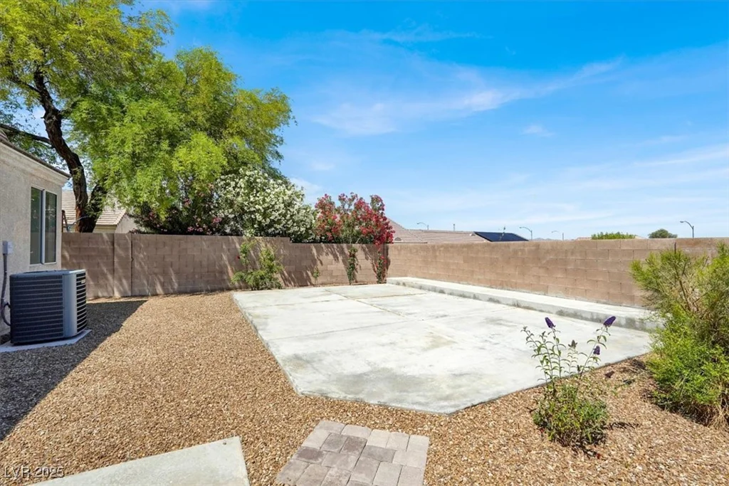 6032 Red Glitter, North Las Vegas, NV 89031
