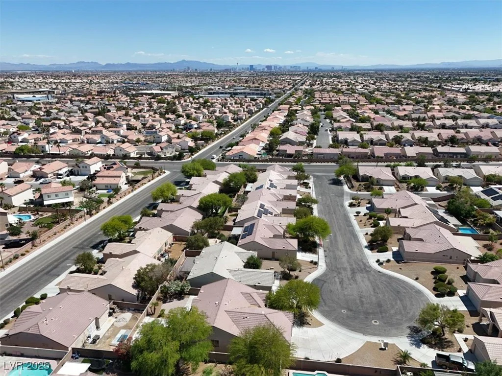 6032 Red Glitter, North Las Vegas, NV 89031