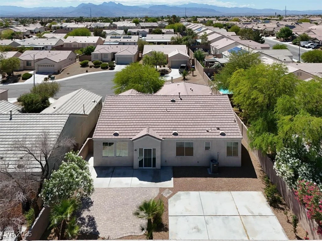 6032 Red Glitter, North Las Vegas, NV 89031