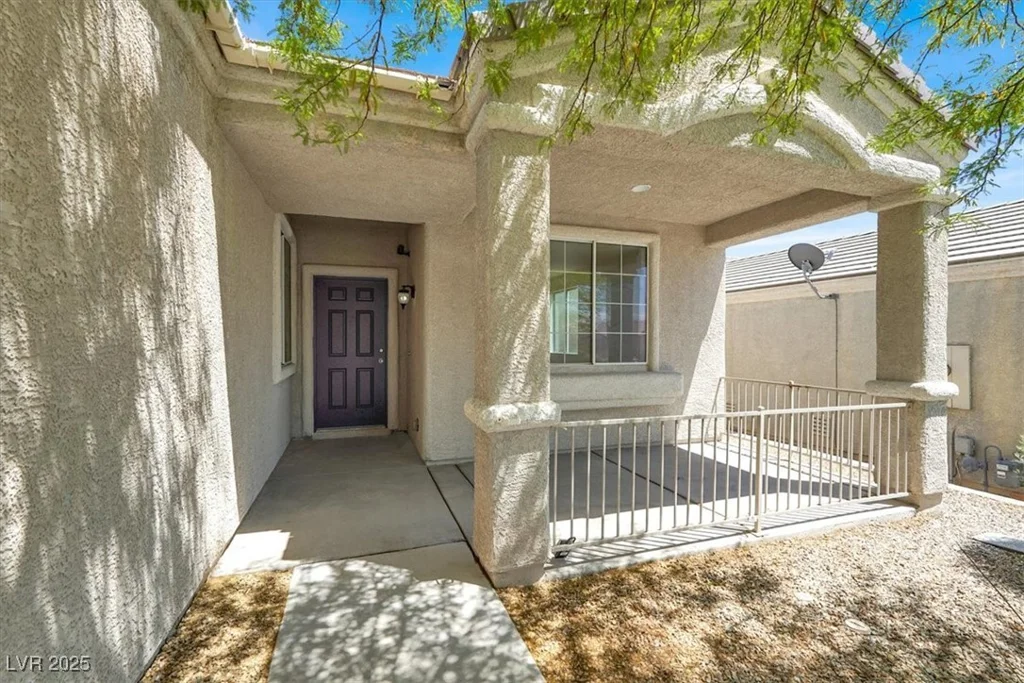 6032 Red Glitter, North Las Vegas, NV 89031