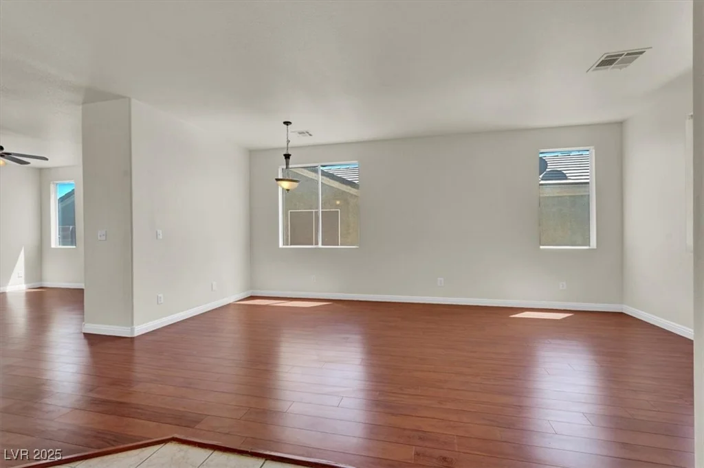 6032 Red Glitter, North Las Vegas, NV 89031