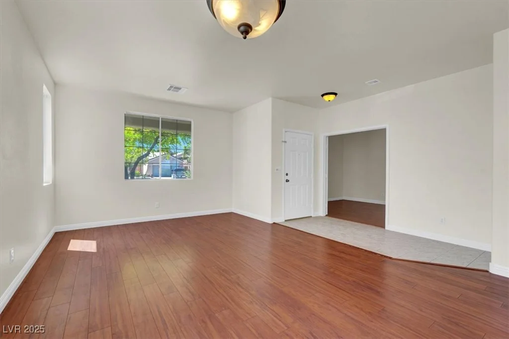 6032 Red Glitter, North Las Vegas, NV 89031