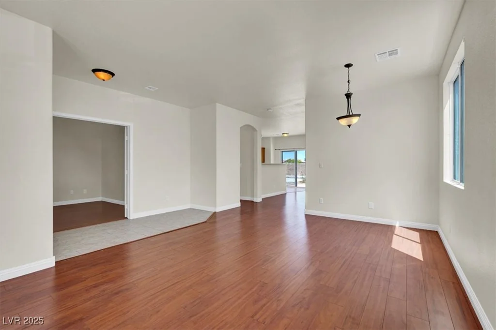 6032 Red Glitter, North Las Vegas, NV 89031