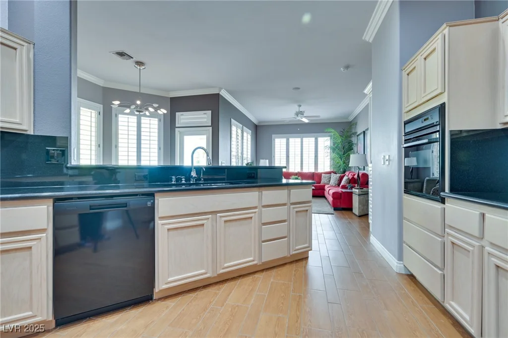 10513 Longwood, Las Vegas, NV 89134