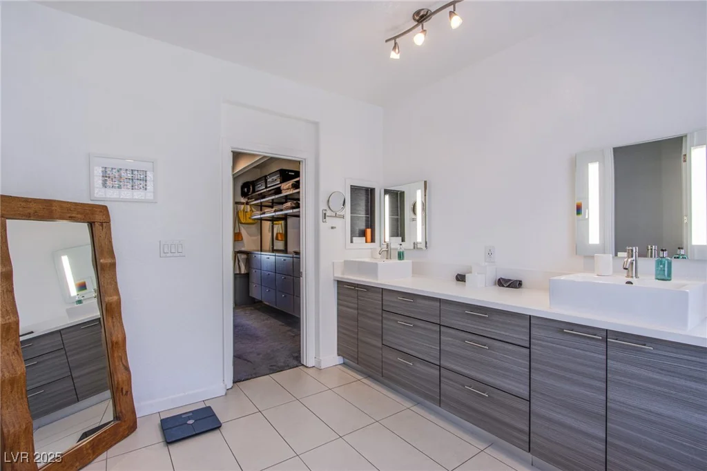 7940 Castle Pines, Las Vegas, NV 89113