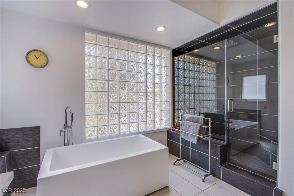 7940 Castle Pines, Las Vegas, NV 89113