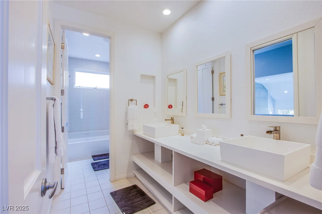 7940 Castle Pines, Las Vegas, NV 89113