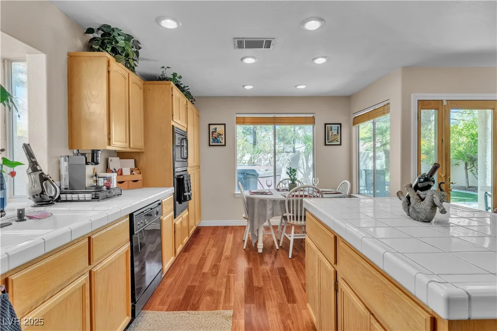 1825 Derbyshire, Las Vegas, NV 89117