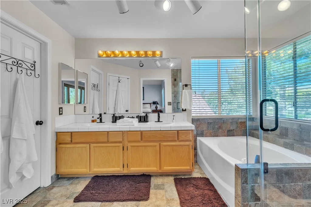 1825 Derbyshire, Las Vegas, NV 89117