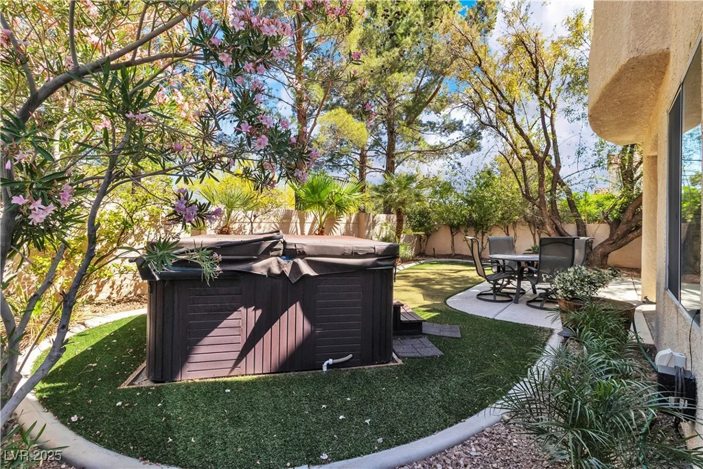 1825 Derbyshire, Las Vegas, NV 89117