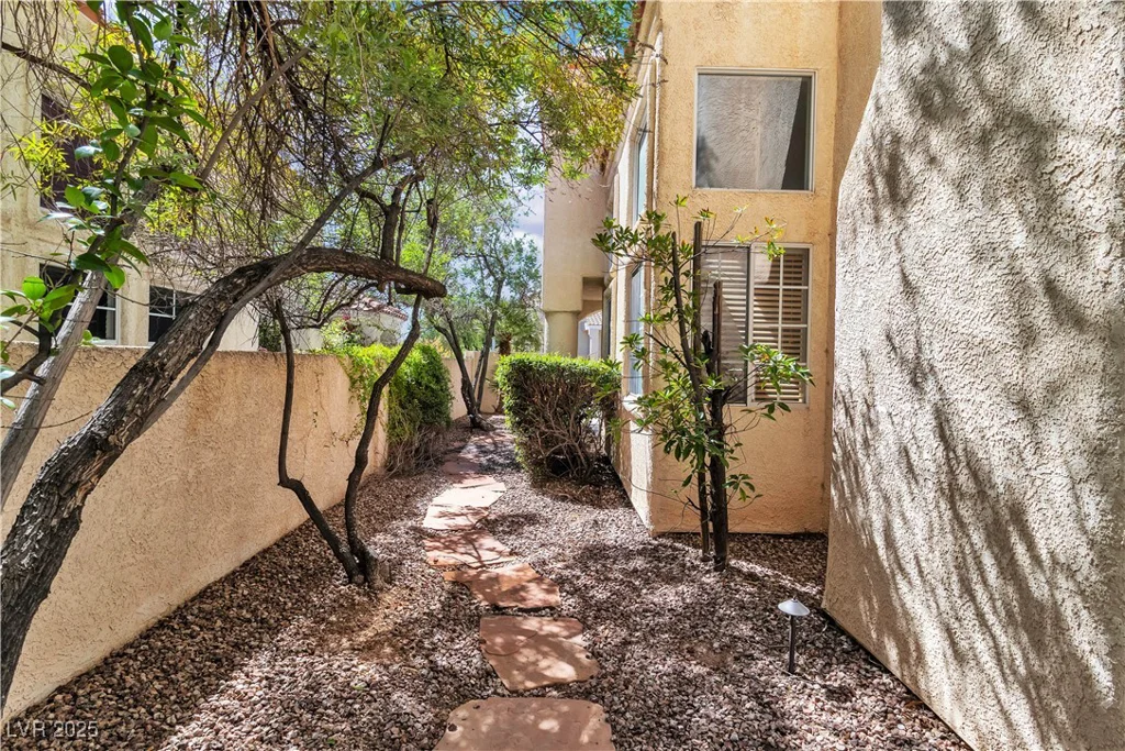 1825 Derbyshire, Las Vegas, NV 89117