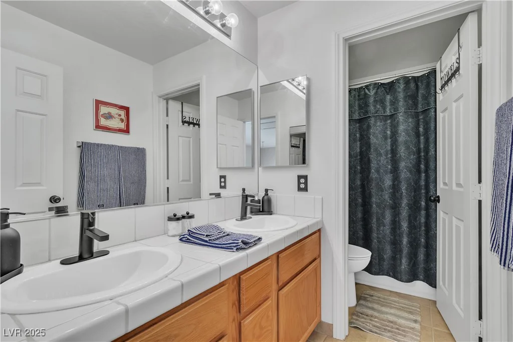 1825 Derbyshire, Las Vegas, NV 89117