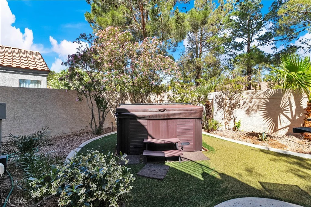 1825 Derbyshire, Las Vegas, NV 89117