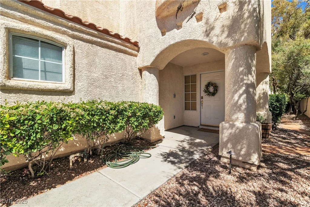 1825 Derbyshire, Las Vegas, NV 89117