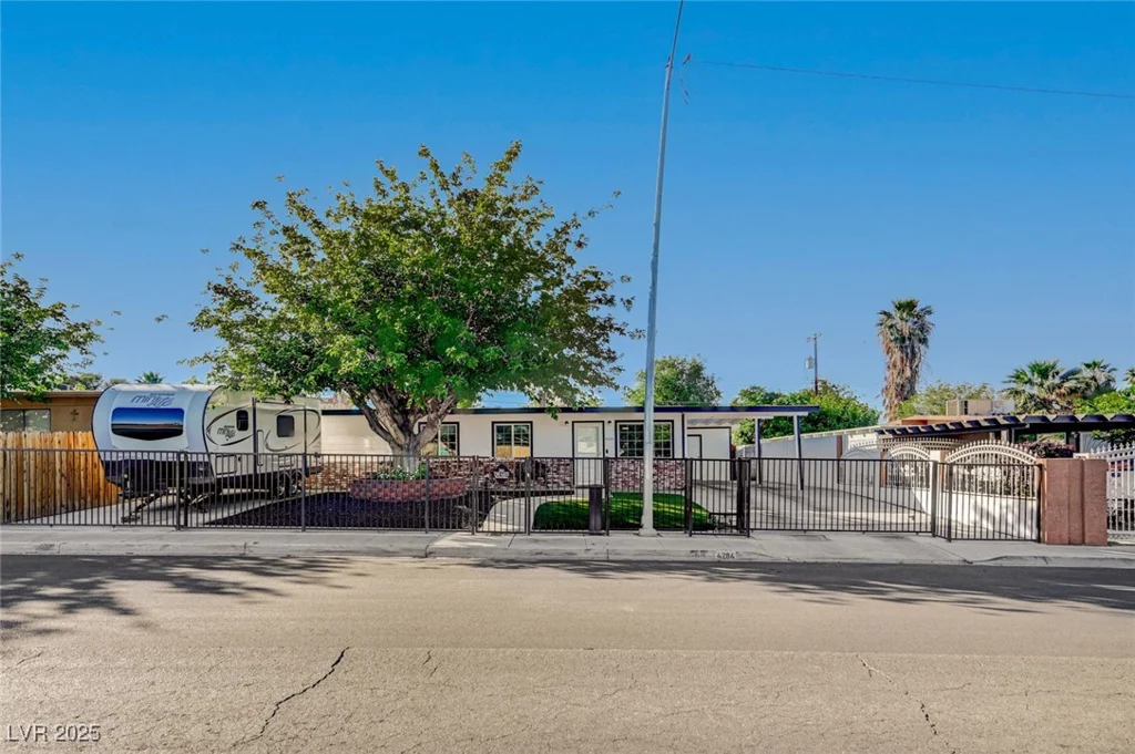 4284 Parkdale, Las Vegas, NV 89121