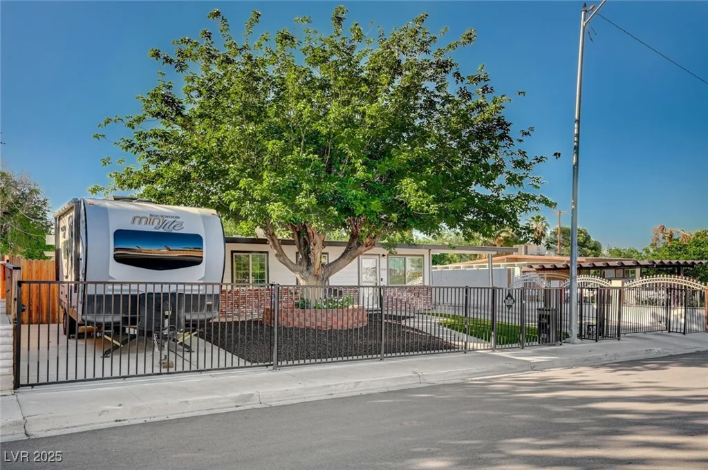 4284 Parkdale, Las Vegas, NV 89121